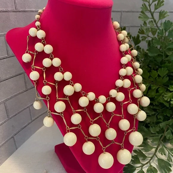 Cream bead Bib style necklace - Picture 4 of 5